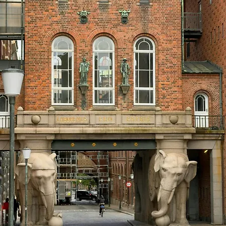 Bright Flat By The Elephant Gate In Carlsberg